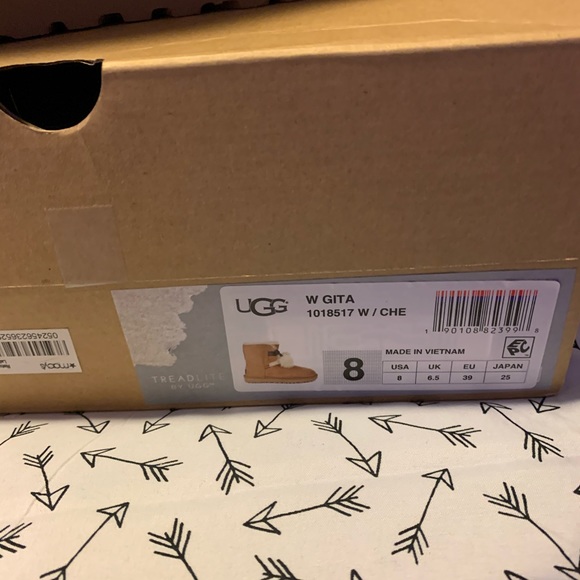 NEVER WORN ! UGG BOOTS with fur balls! BRAND NEW - Picture 3 of 5